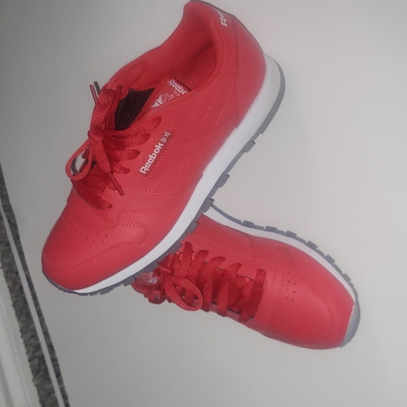 All Red Reebok with red shoe strings - Picture 6 of 12